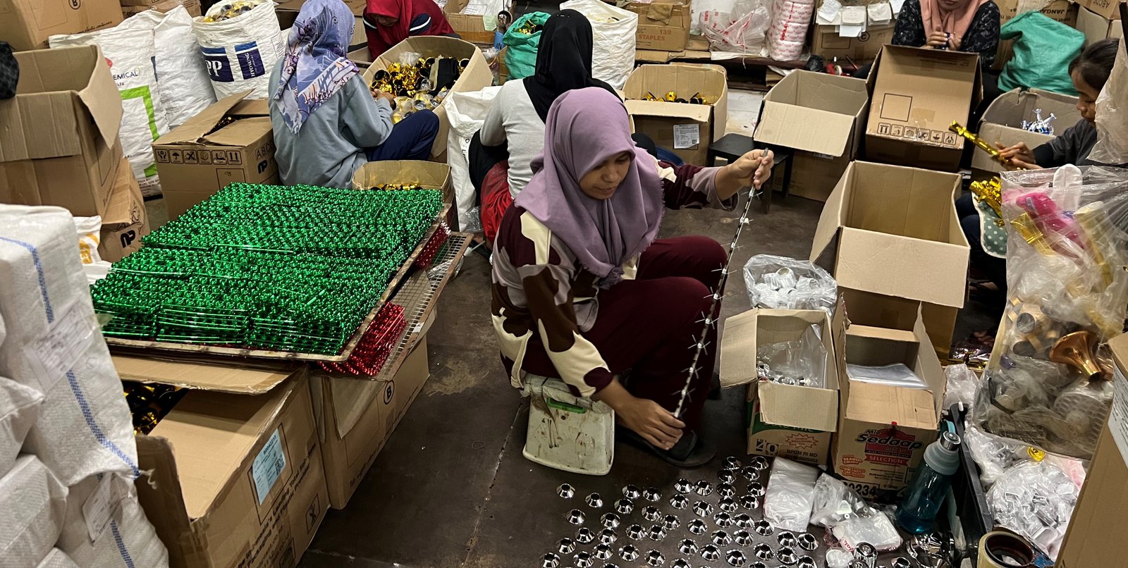 proses perakitan piala