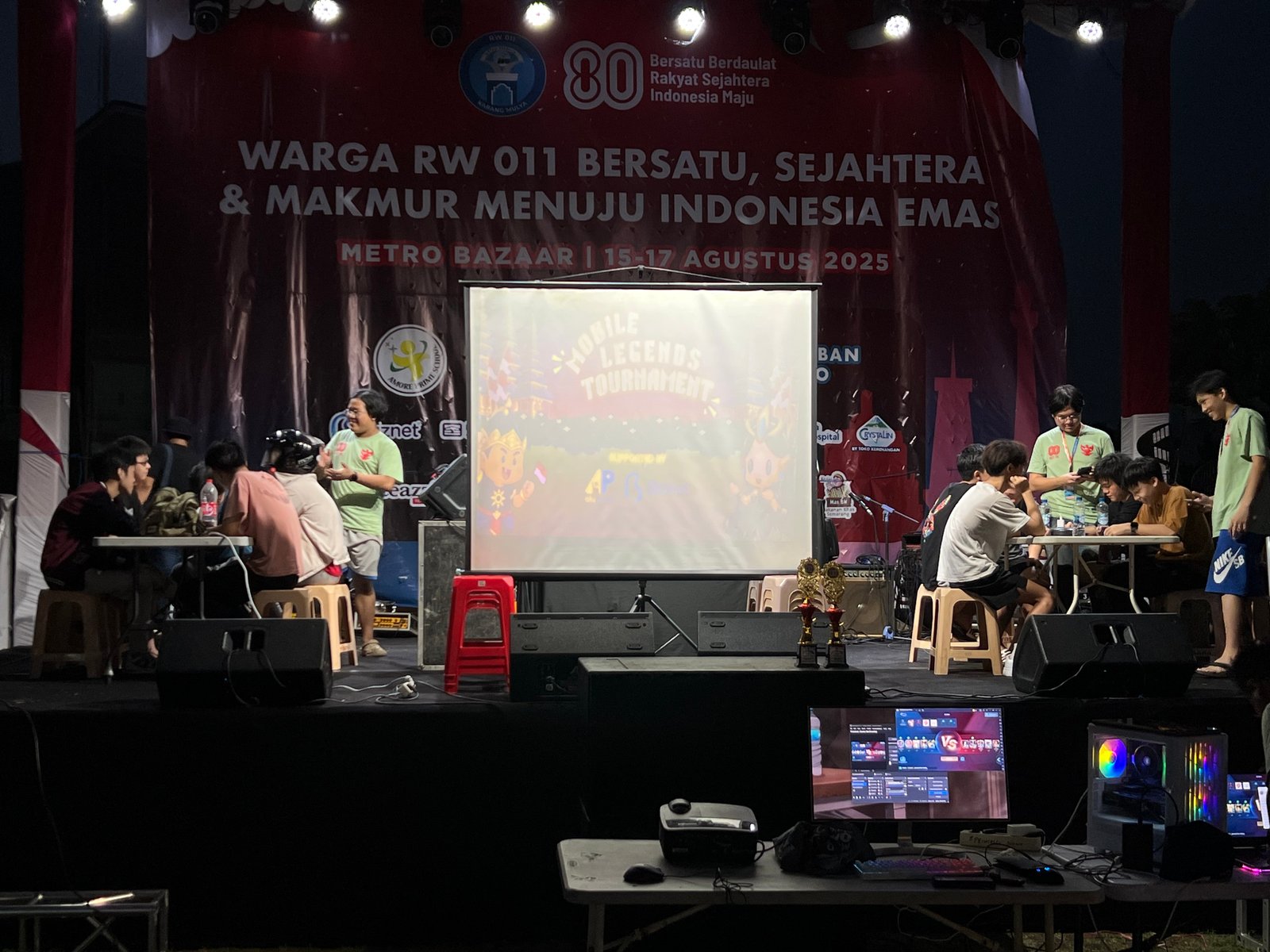 Jual Piala jadi dan piala custom Mahkota Ratu Jaya untuk Pemenang Lomba 17 Agustus