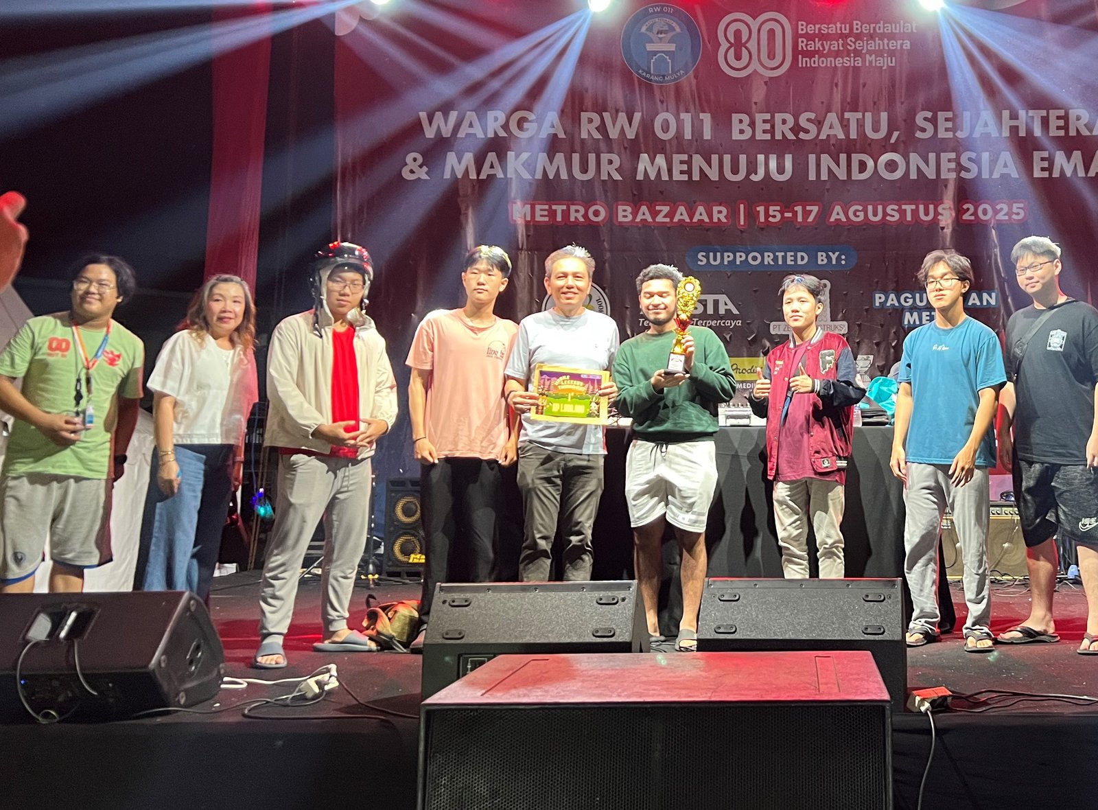 Jual Piala jadi dan piala custom Mahkota Ratu Jaya untuk Pemenang Lomba 17 Agustus