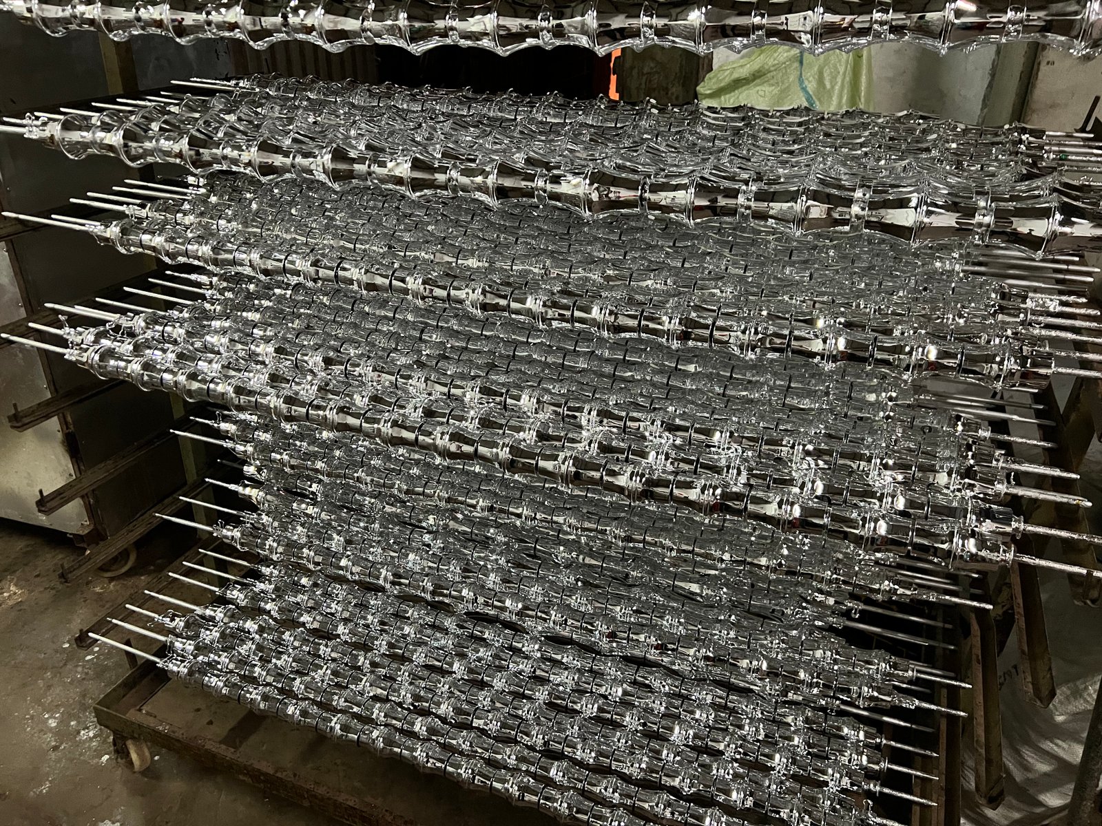 Mahkota Ratu Jaya Jual Piala Rakitan Eksklusif untuk Abadikan Momen Spesial Anda