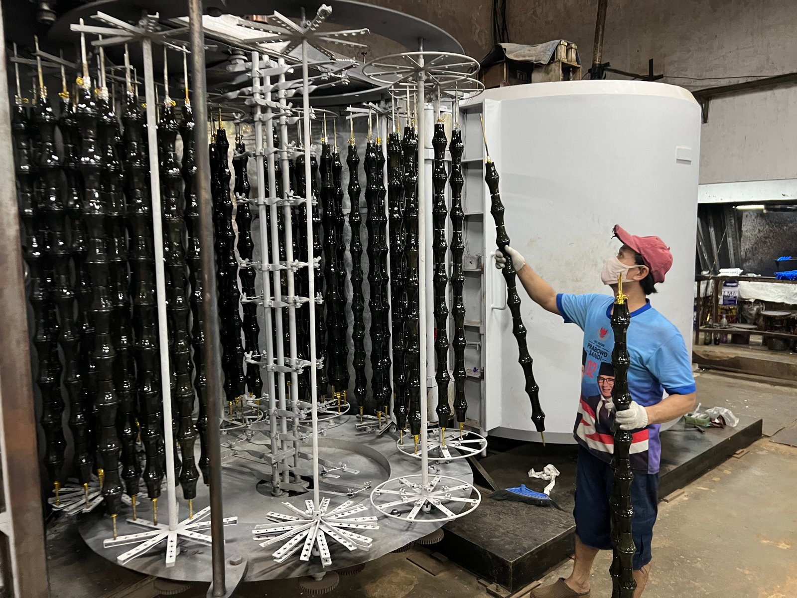 Pabrik Piala Custom Terbaik Mahkota Ratu Jaya dengan Kualitas No. 1 & Pengalaman 13 Tahun