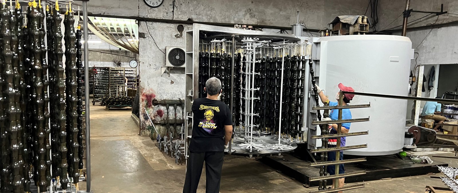 Pabrik Piala Rakitan Mahkota Ratu Jaya, Solusi Produksi Cepat untuk Kebutuhan Massal