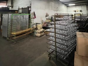 5 Rekomendasi Pabrik Piala Plastik Produksi Massal termasuk Mahkota Ratu Jaya