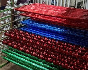 Pabrik Produksi Piala Plastik Custom Mahkota Ratu Jaya untuk Stok Massal