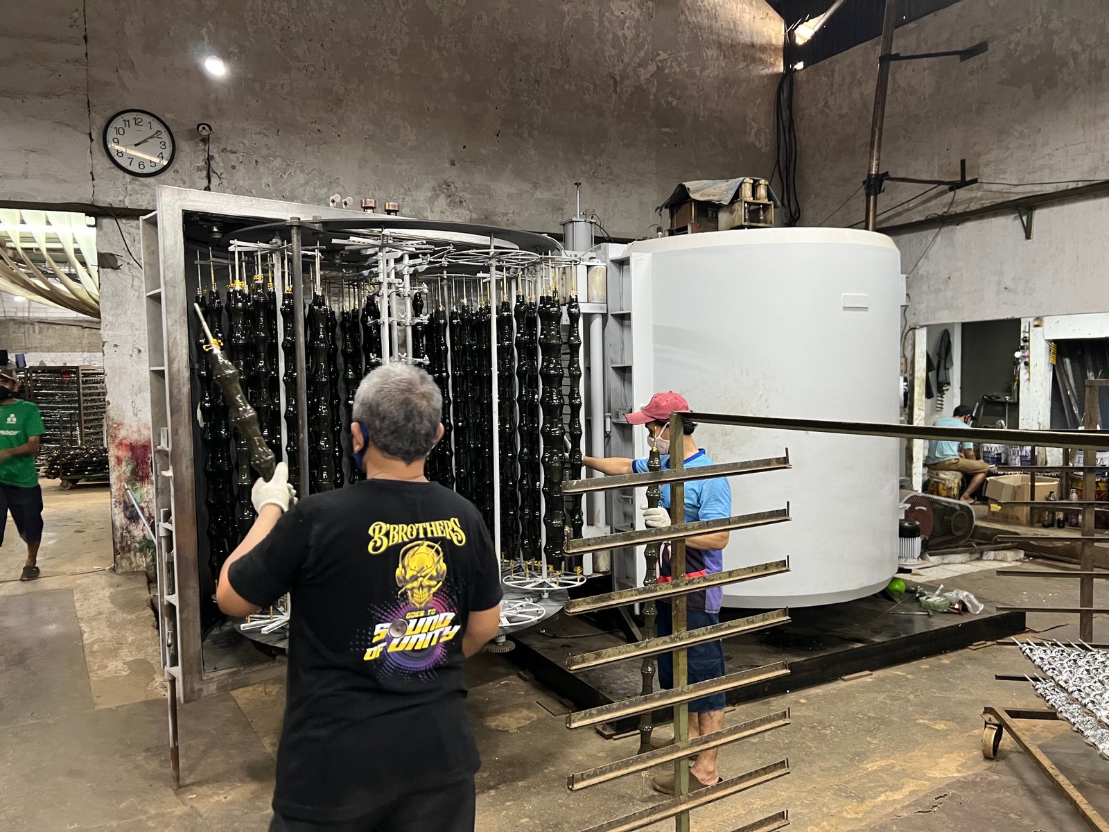 Stok Piala Jadi Langsung dari Pabrik Piala Terpercaya Mahkota Ratu Jaya