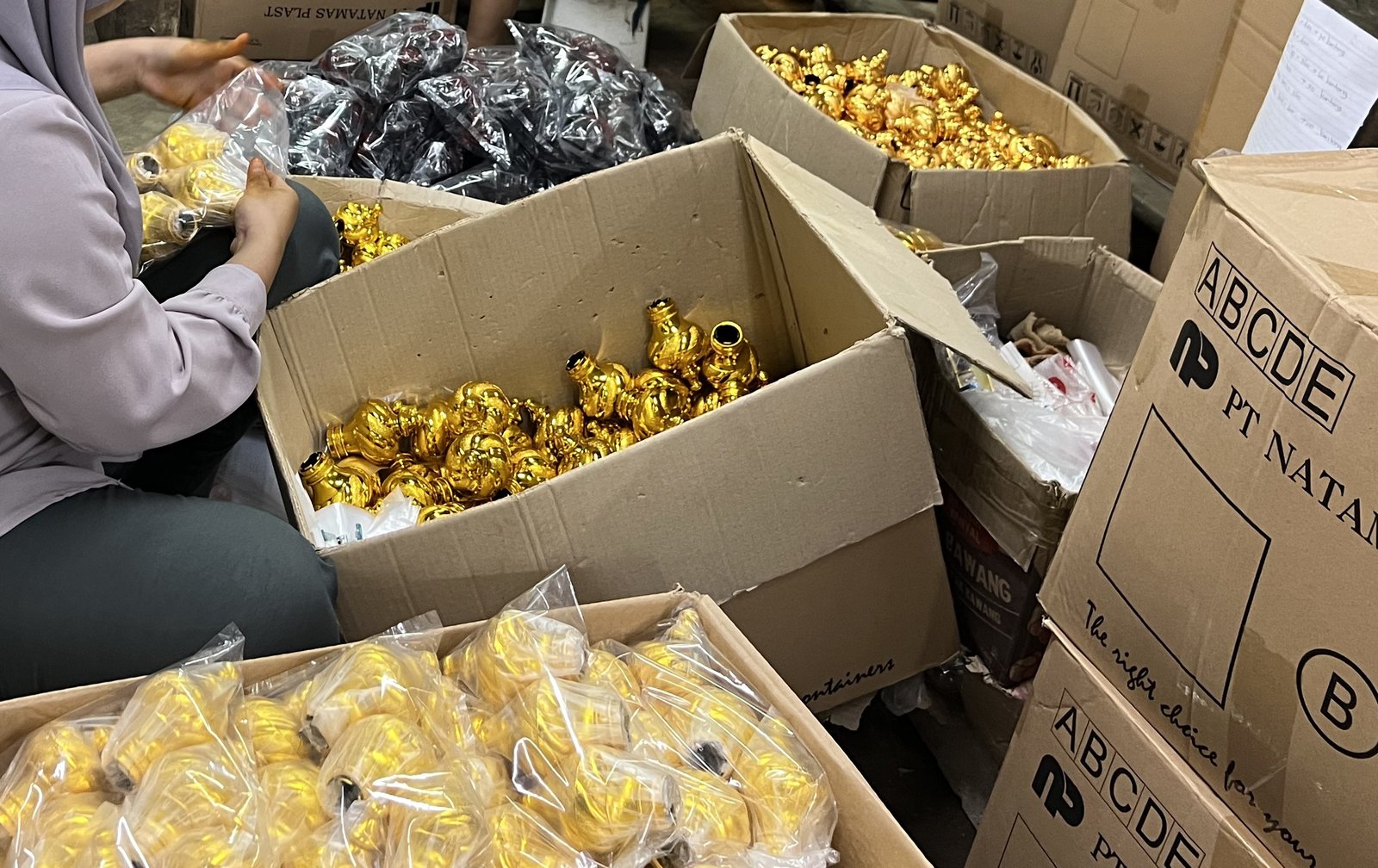 pengemasan sparepart piala plastik, Grosir Piala Jakarta untuk Toko Piala Retail