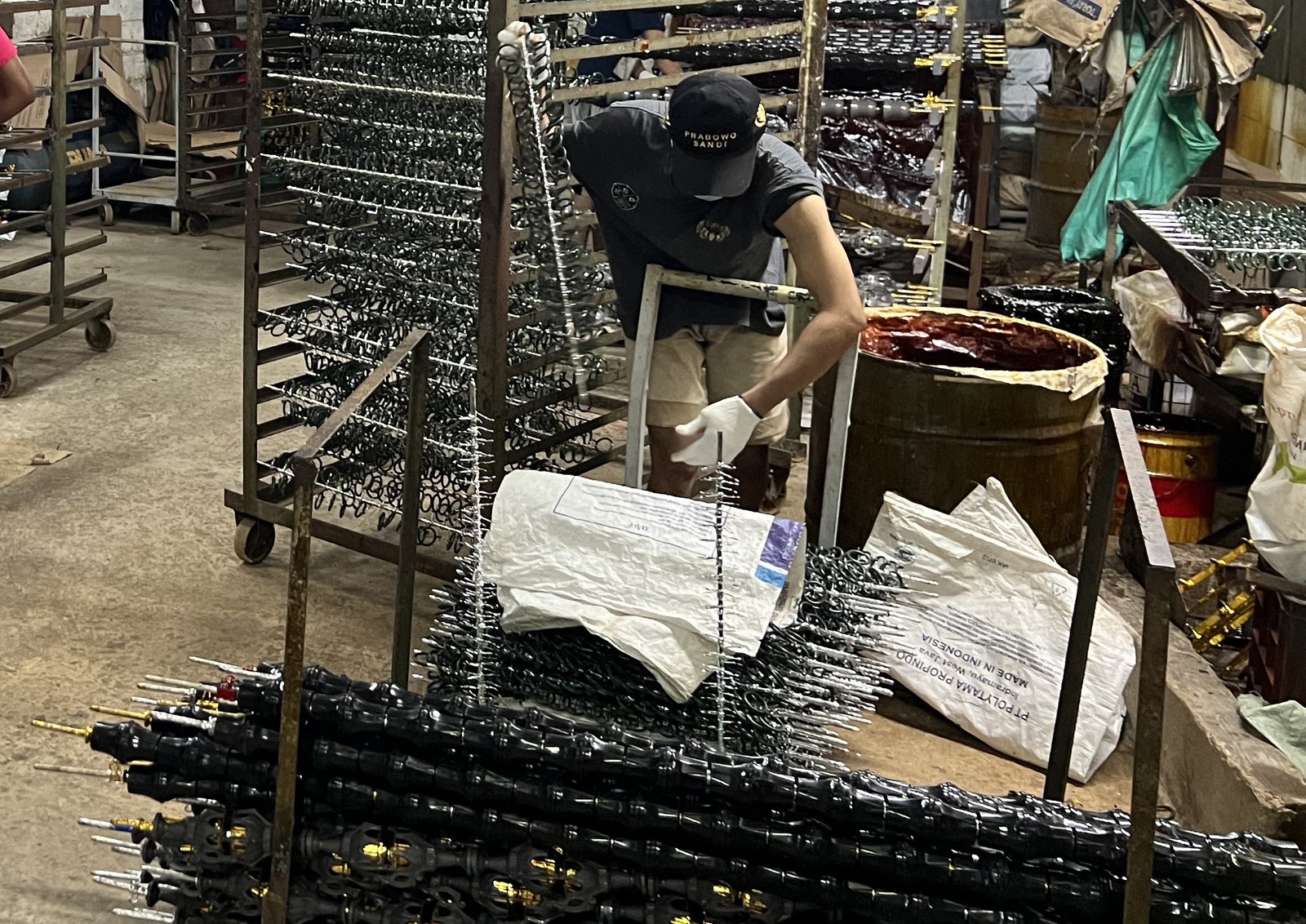 Manufaktur Piala Custom Mahkota Ratu Jaya sebagai Pusat Produksi Piala Tangerang