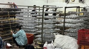 Produsen Custom Piala Penghargaan Mahkota Ratu Jaya untuk Perusahaan