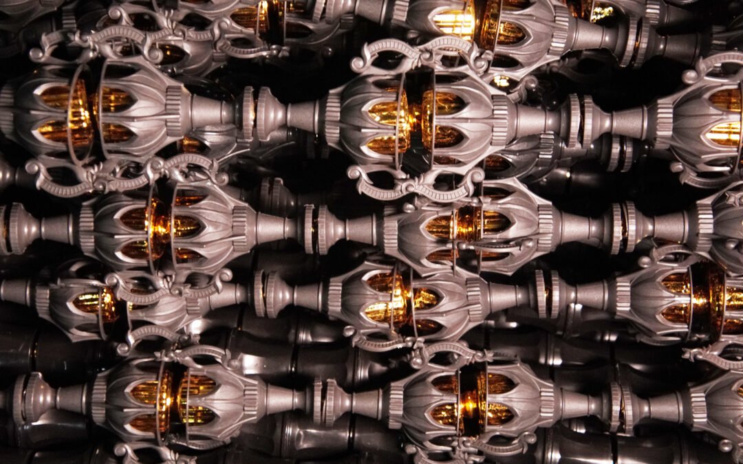 Distributor Trofi Plastik Tangan Pertama