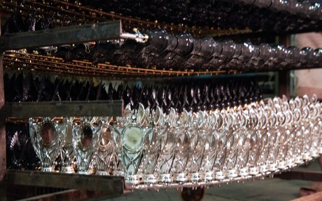 Vendor Trophy Plastik Custom Produksi Masal