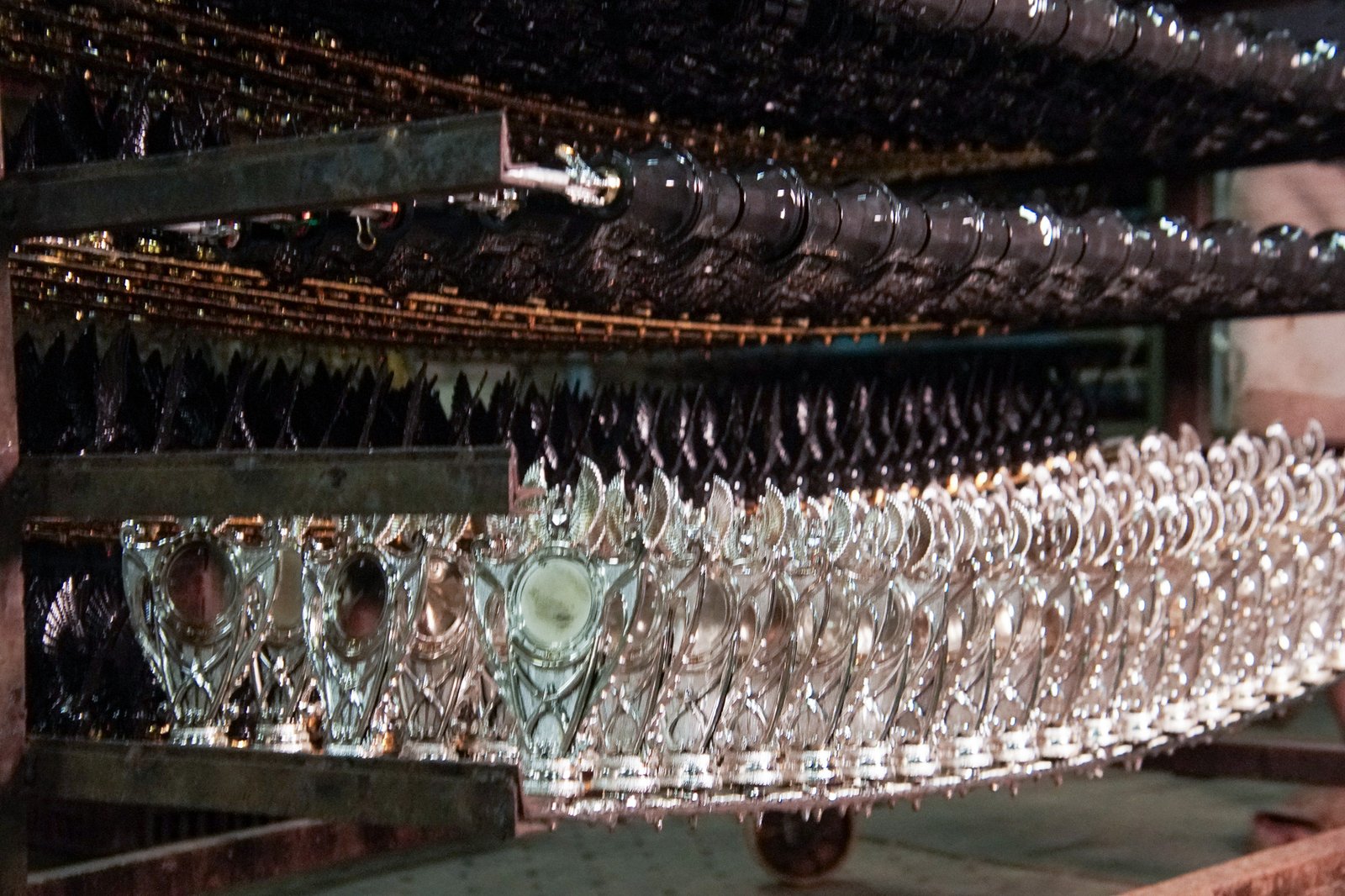 Vendor Trophy Plastik Custom Produksi Masal oleh Mahkota Ratu Jaya