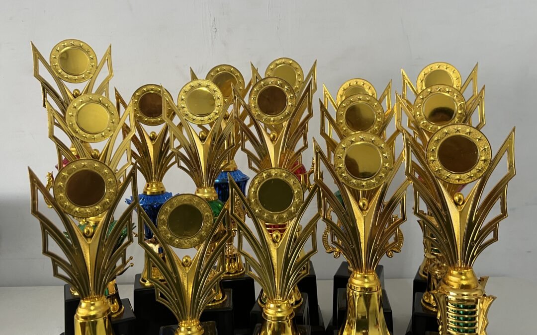 Mitra Grosir Trofi Plastik | Stok Melimpah Harga Hemat