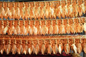 Mahkota Ratu Jaya Jual Piala Plastik Partai Besar untuk Kebutuhan Tender & Instansi