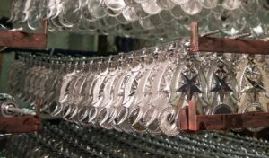 produksi piala massal dari pabrik Jual Trofi Plastik