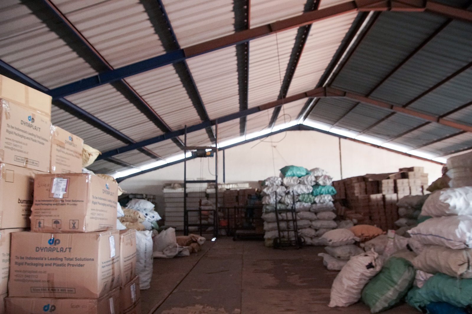 pabrik produksi piala plastik