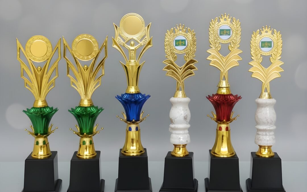 Piala Plastik vs Piala Marmer: Mana yang Lebih Menguntungkan untuk Agen?