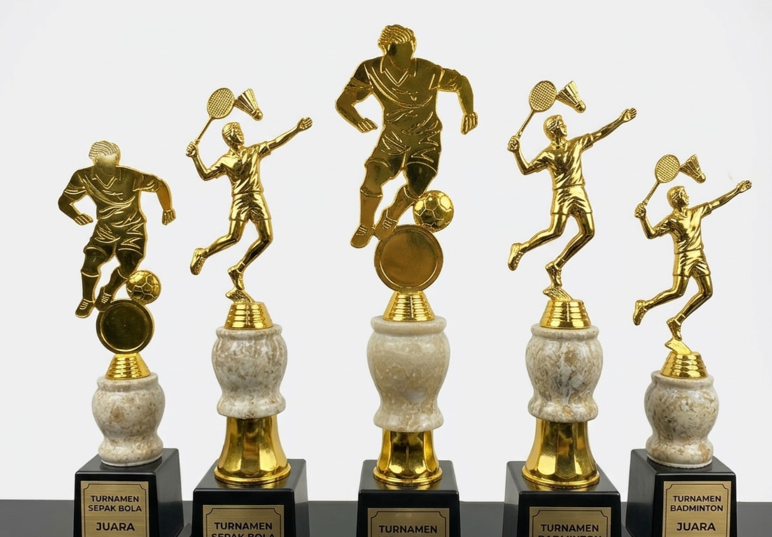 model figur piala turnamen sepak bola dan badminton