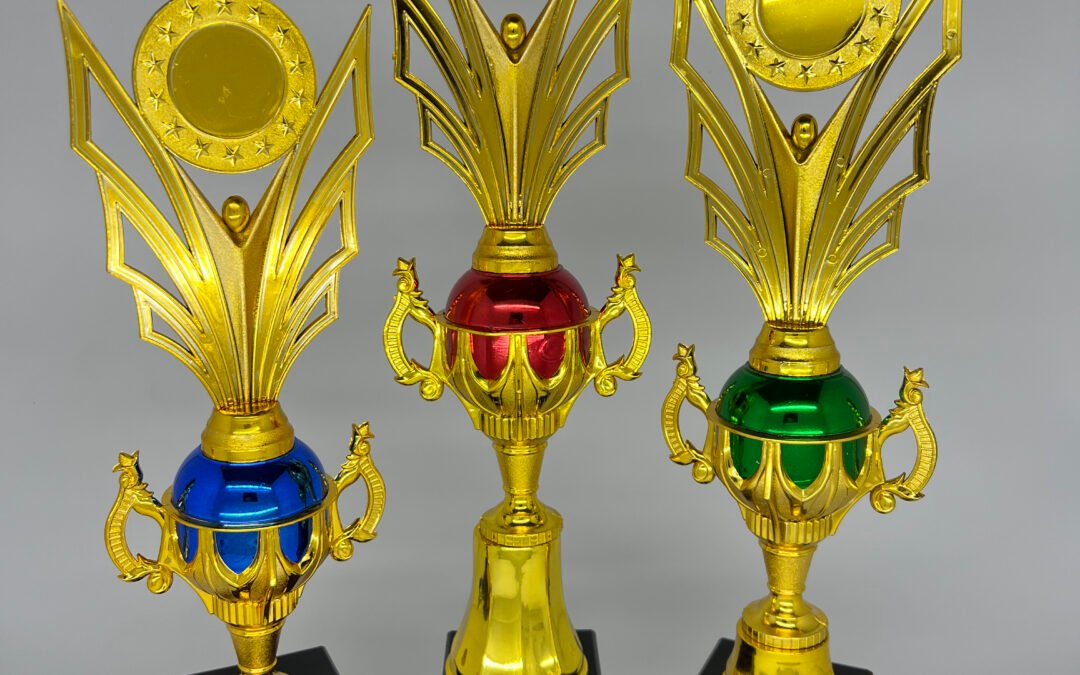 10 Model Piala Lomba Karya Tulis Ilmiah (Lkti)