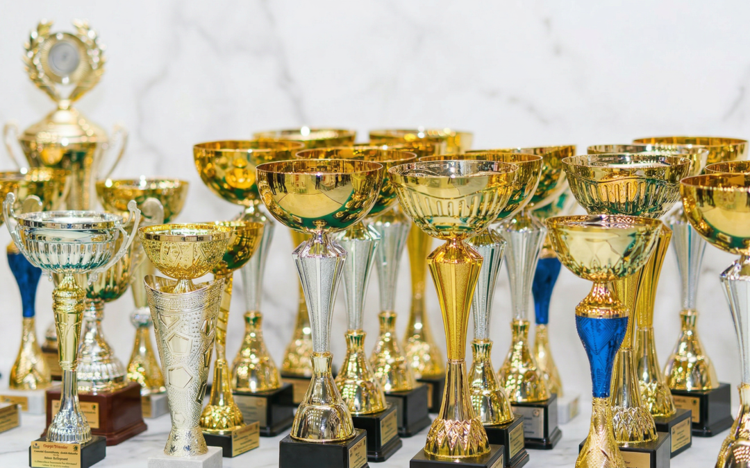 7 Cara Menyimpan Koleksi Piala Trophy agar Tetap Awet dan Menjadi Dekorasi Estetik
