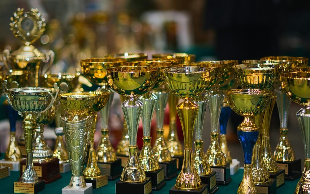 Vendor Piala Metal Premium: Spesialis Trophy Eksklusif & Bergilir