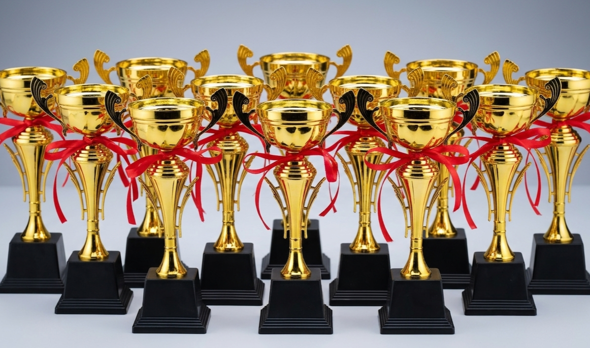 Grosir Piala Metal Kualitas Ekspor, Pilihan Model Piala Eksklusif Terbaru