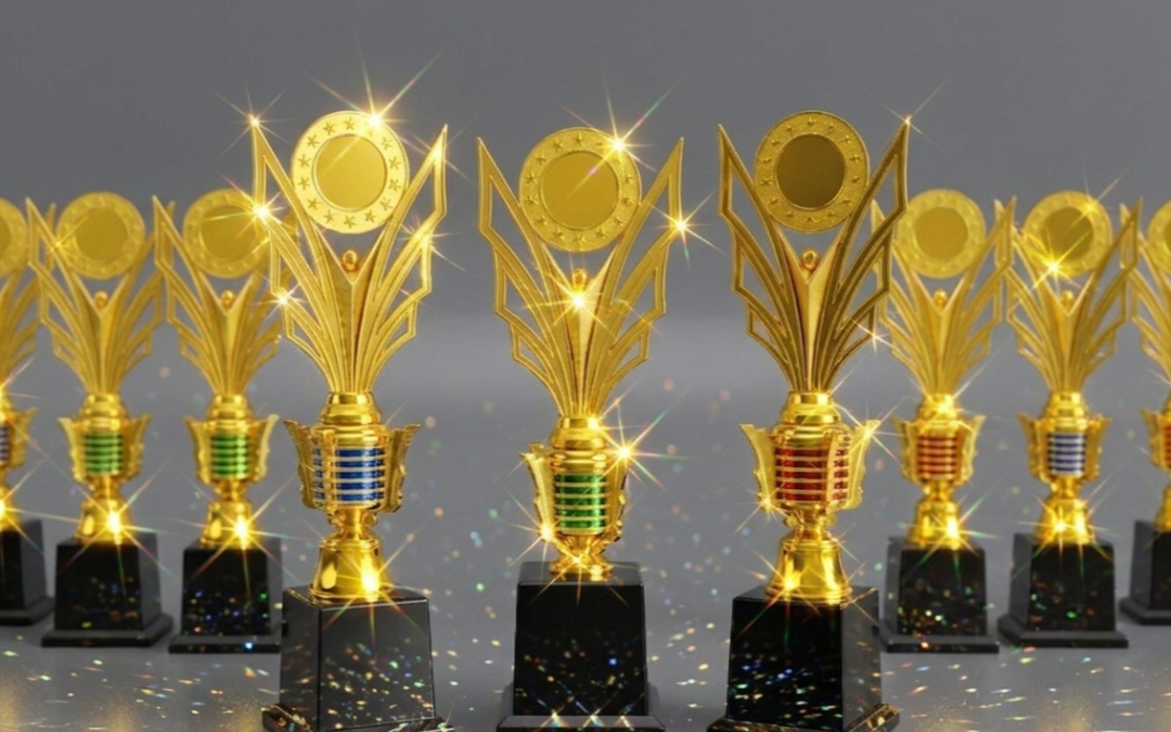 Grosir Piala Wisuda TK & PAUD: Koleksi Model Karakter Lucu Harga Pabrik [Ready Stok]