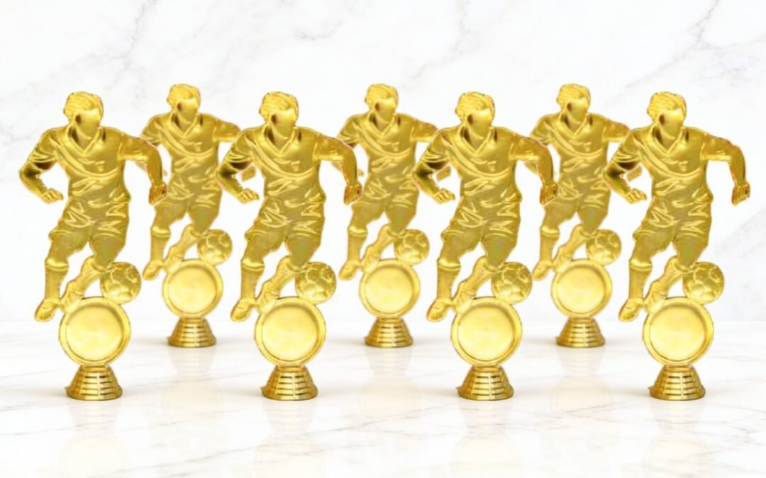 Pemborong Figur & Komponen Piala Untuk Retailer Di Singapura Dan Malaysia: Katalog Harga Pabrik